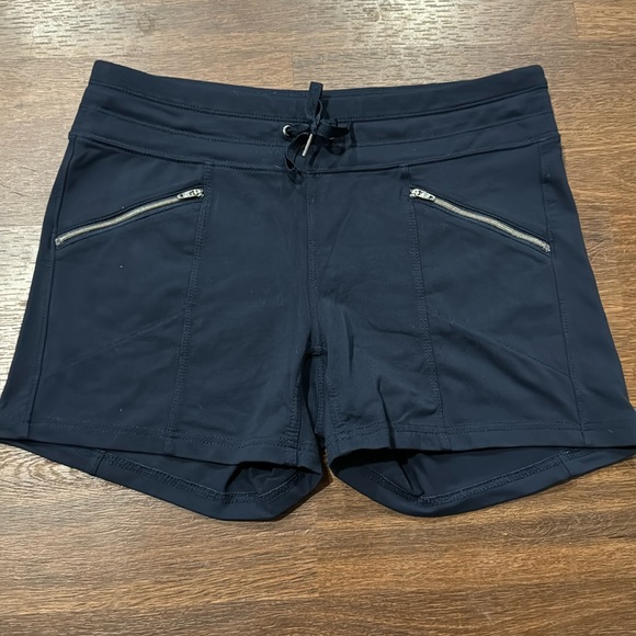 Athleta Pants - Athleta shorts